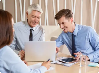 Team bewertet Risiken von Broker-Plattformen